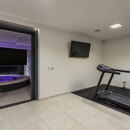 Villa Titanium *